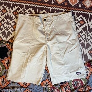 Dickies Essential Work Short Relaxed Fit Khaki Tan Size 42/13